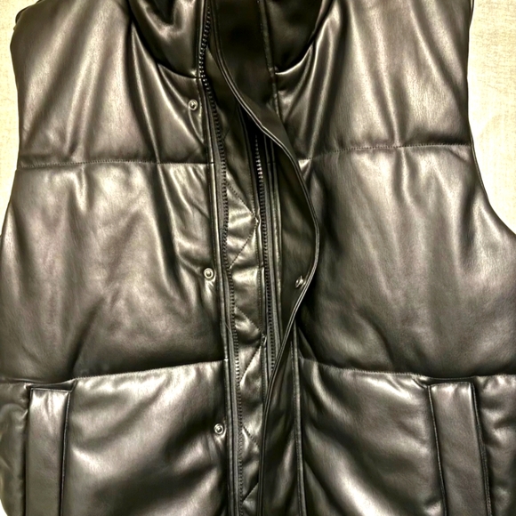 Forever 21 Men's LG Black Vest - Picture 7 of 8